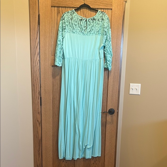 Chic Soul Green Pleated Gown with Bishop Sleeves - Picture 2 of 2